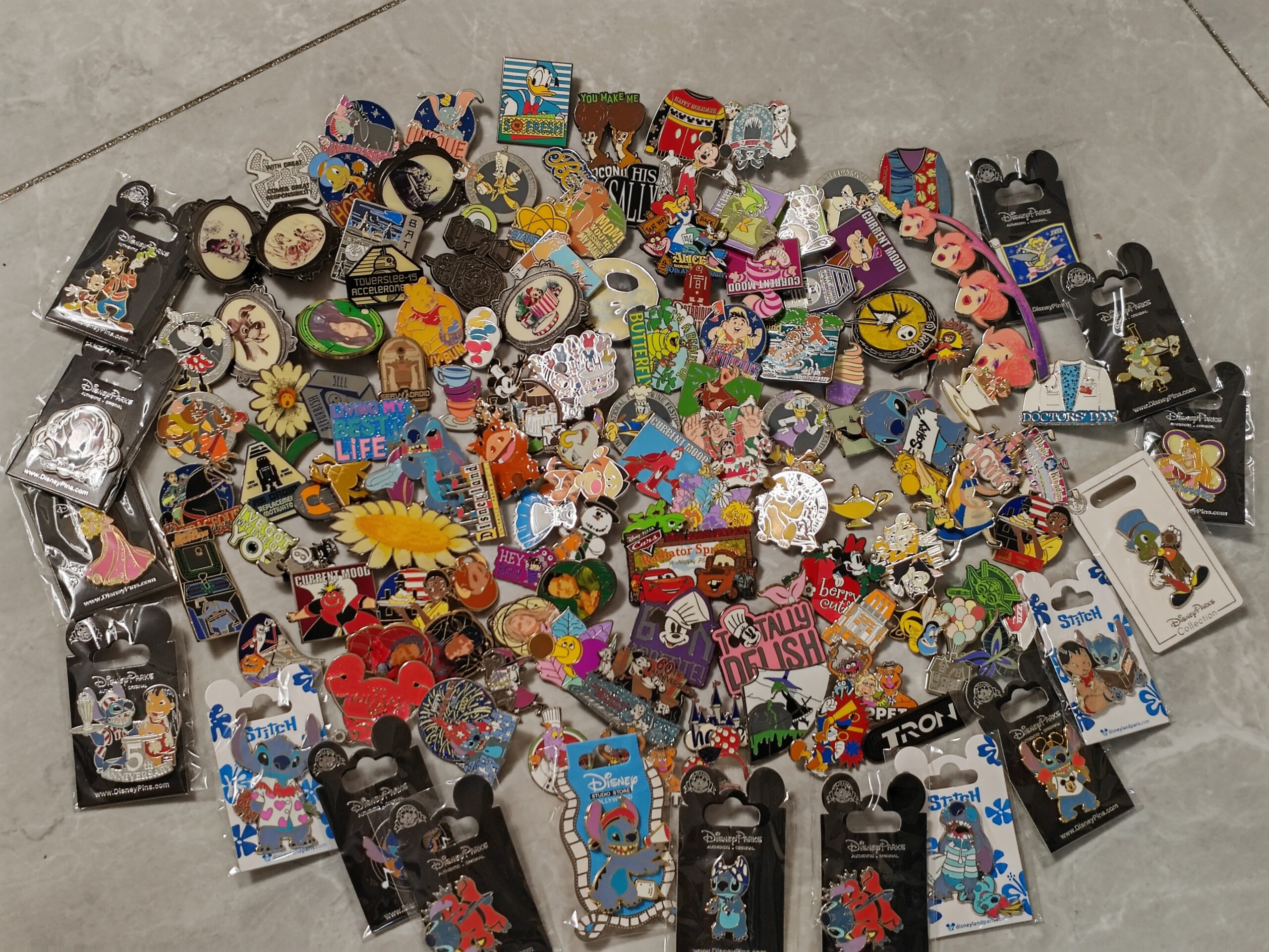 Disney Premium Pins 17 - Image 2