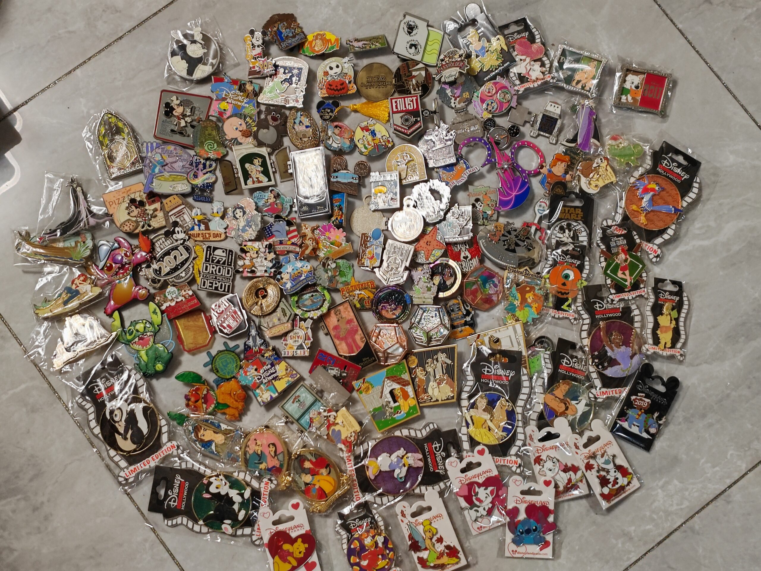 Disney Premium Pins 17 - Image 3