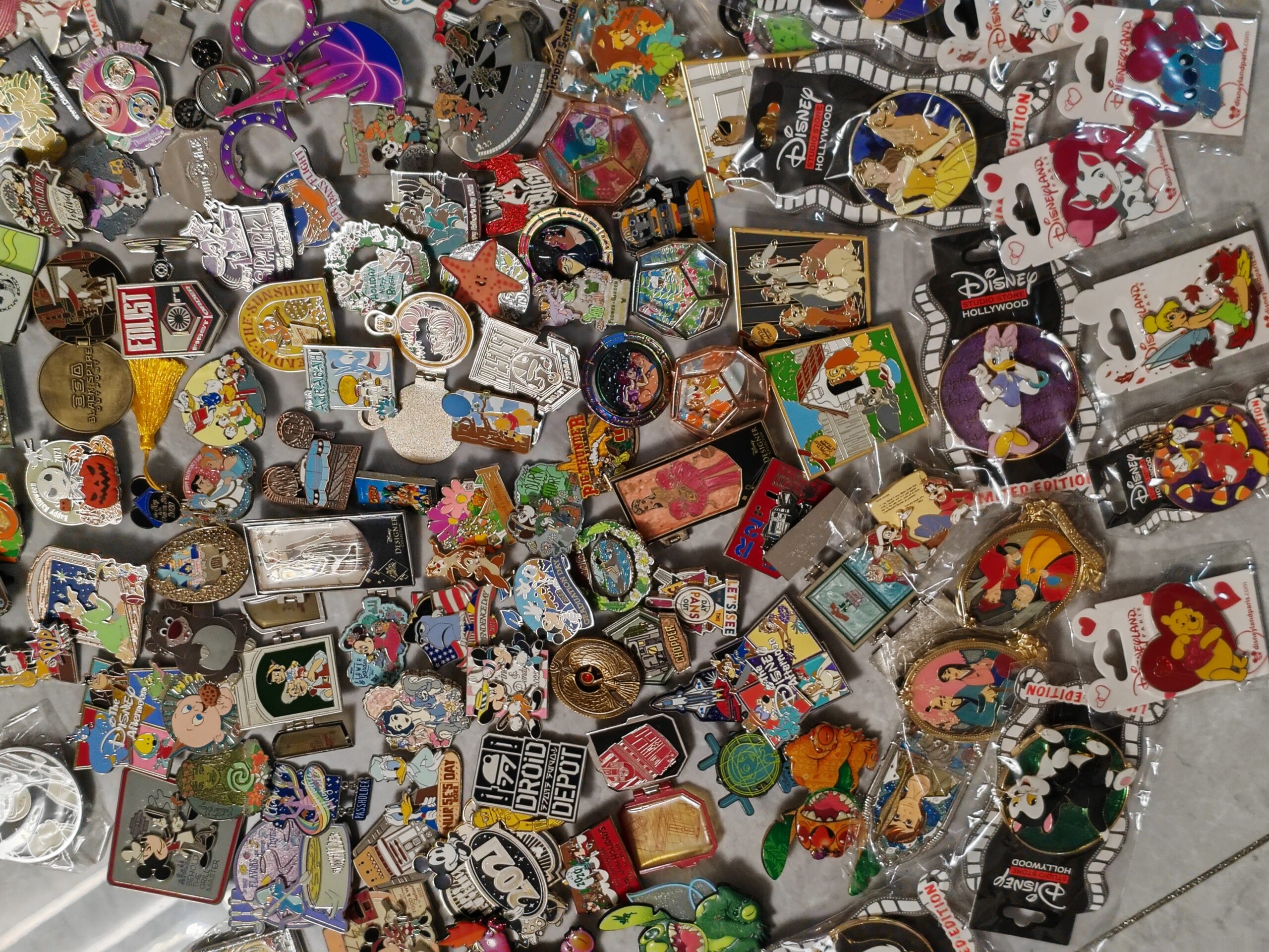 Disney Premium Pins 17 - Image 5