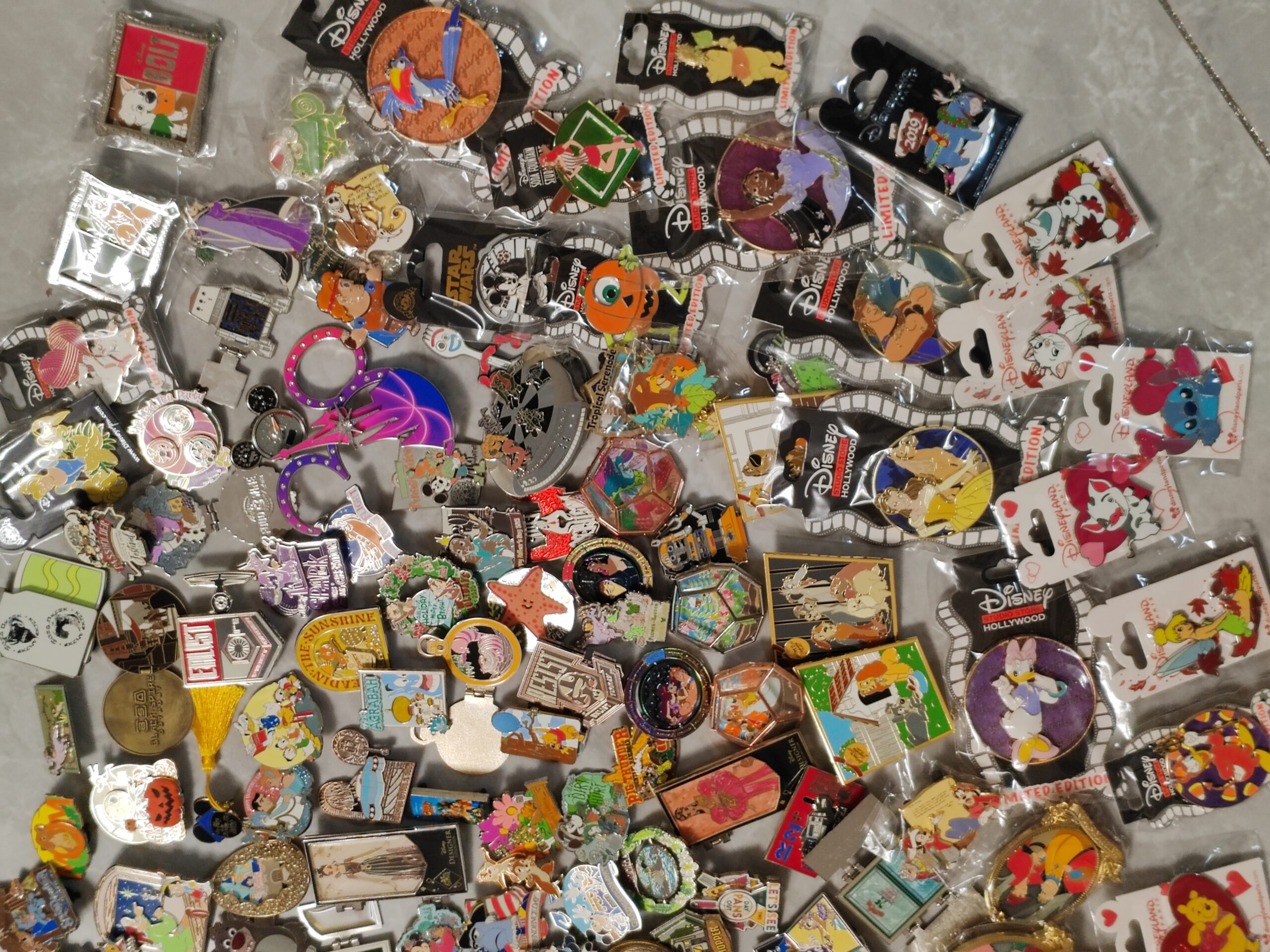 Disney Premium Pins 17