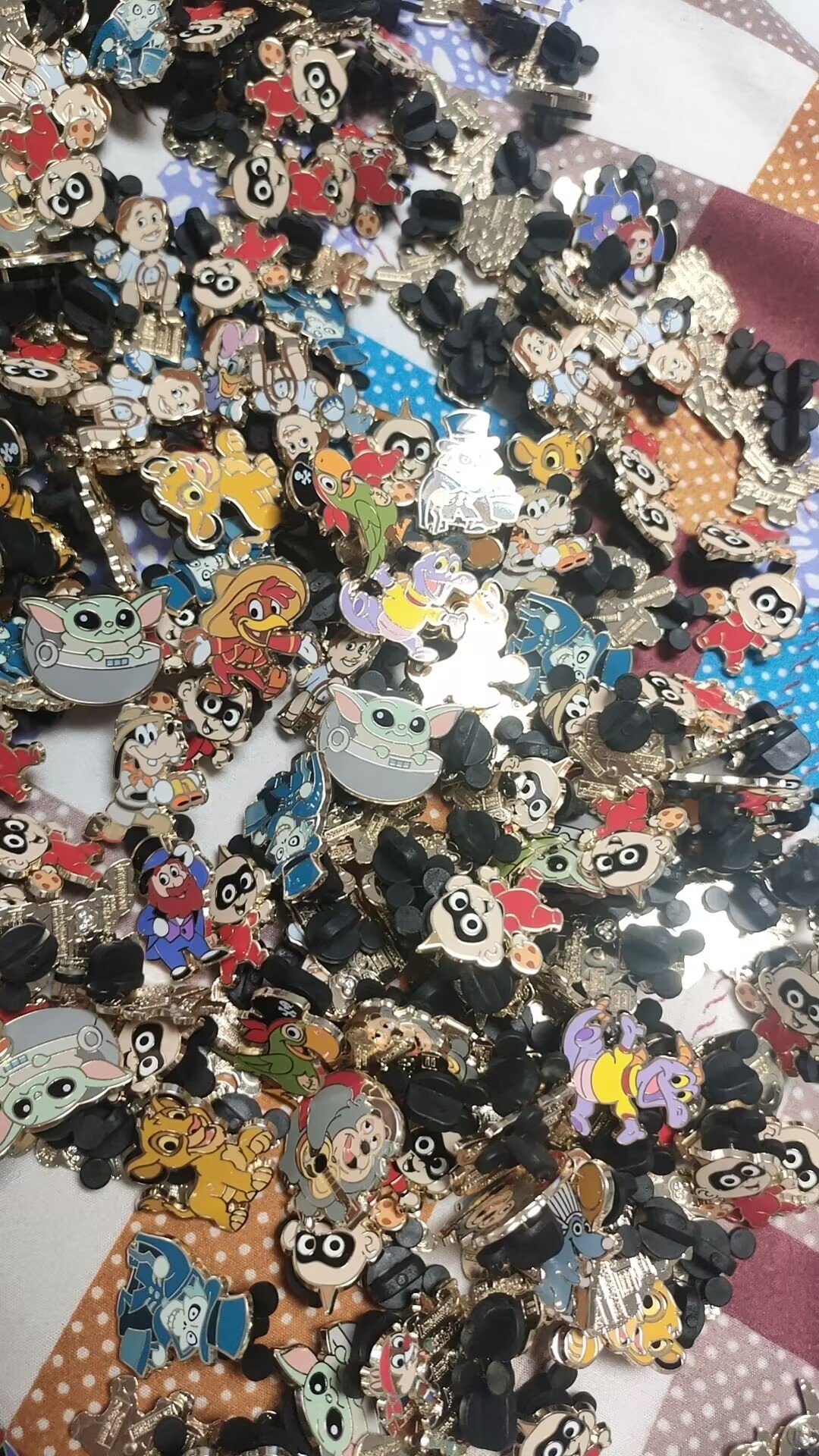 Disney Premium Pins value $1.5 - Image 8