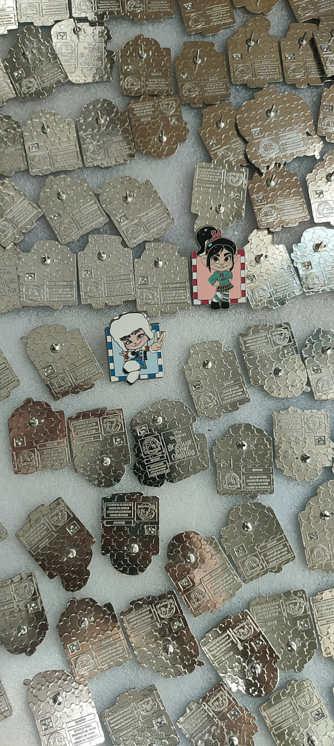 Disney Premium Pins value $1.5 - Image 14