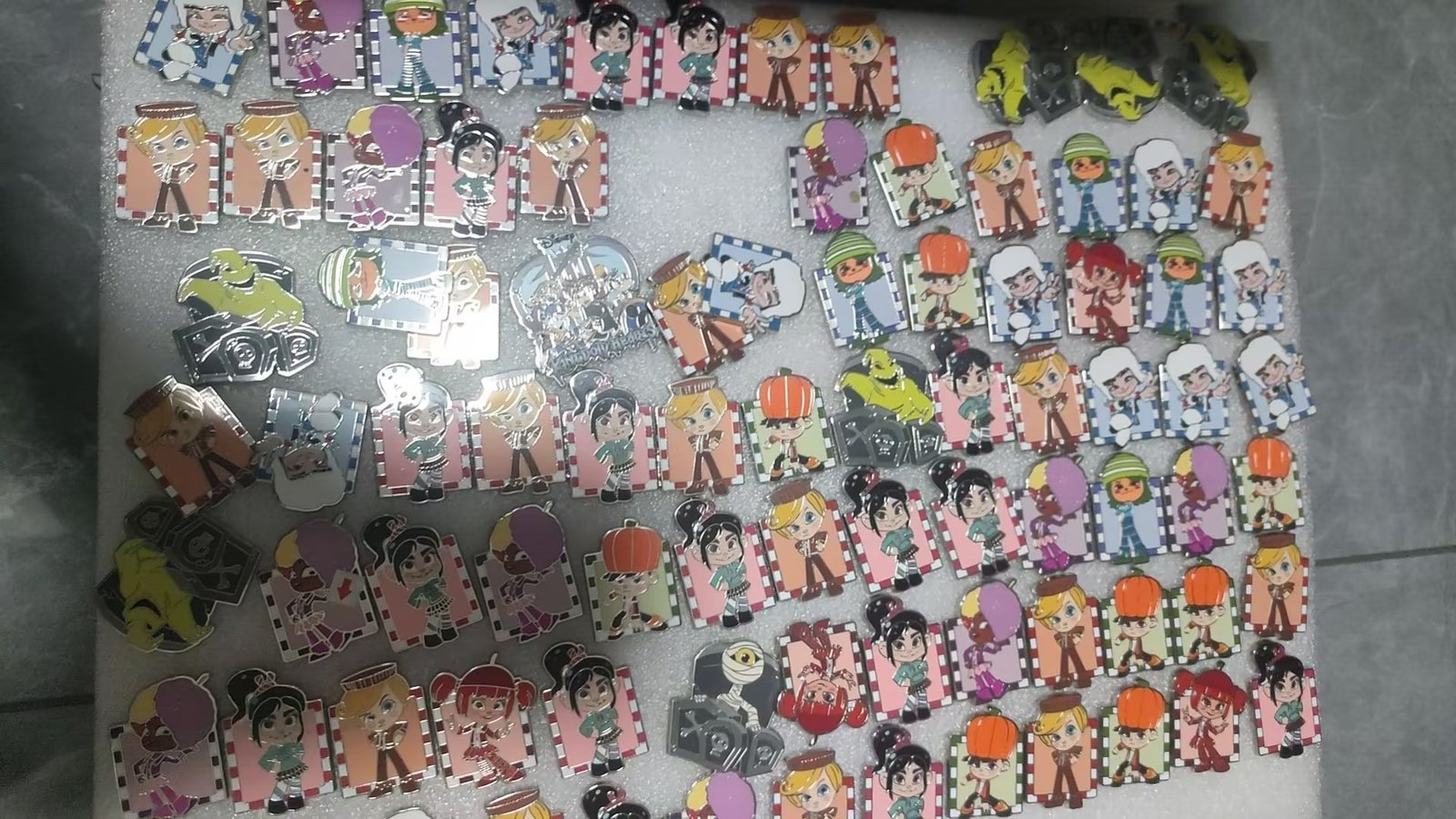 Disney Premium Pins value $1.5 - Image 7